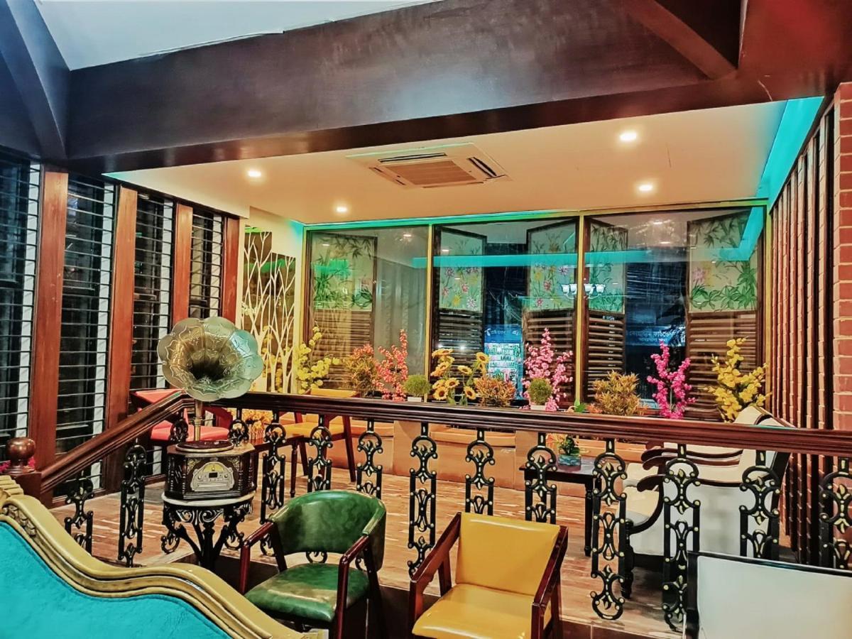 Hotel Crystal Rose - Sylhet Buitenkant foto