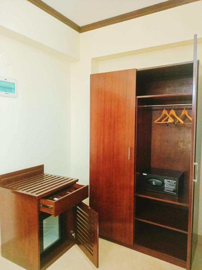 Hotel Crystal Rose - Sylhet Buitenkant foto