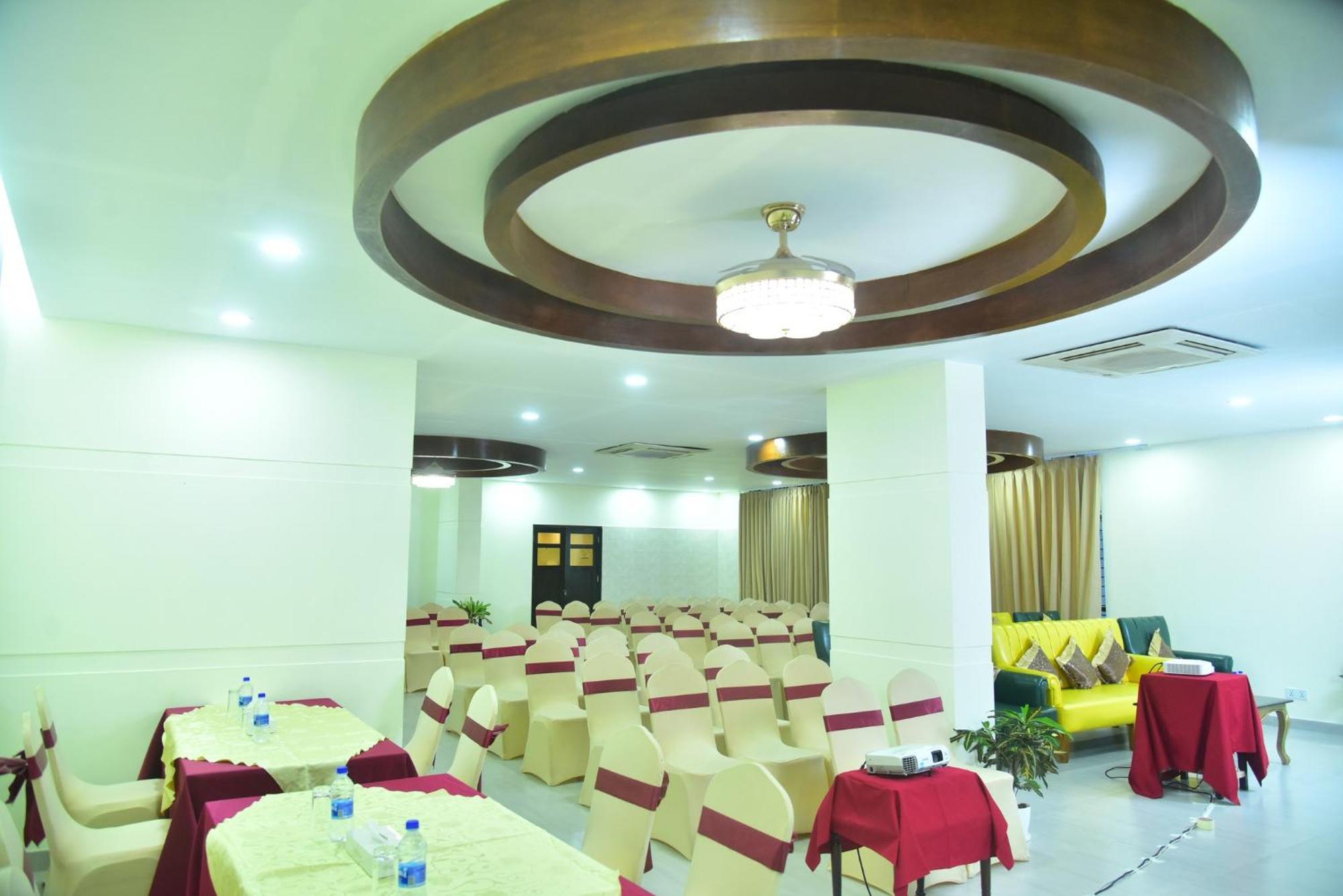 Hotel Crystal Rose - Sylhet Buitenkant foto