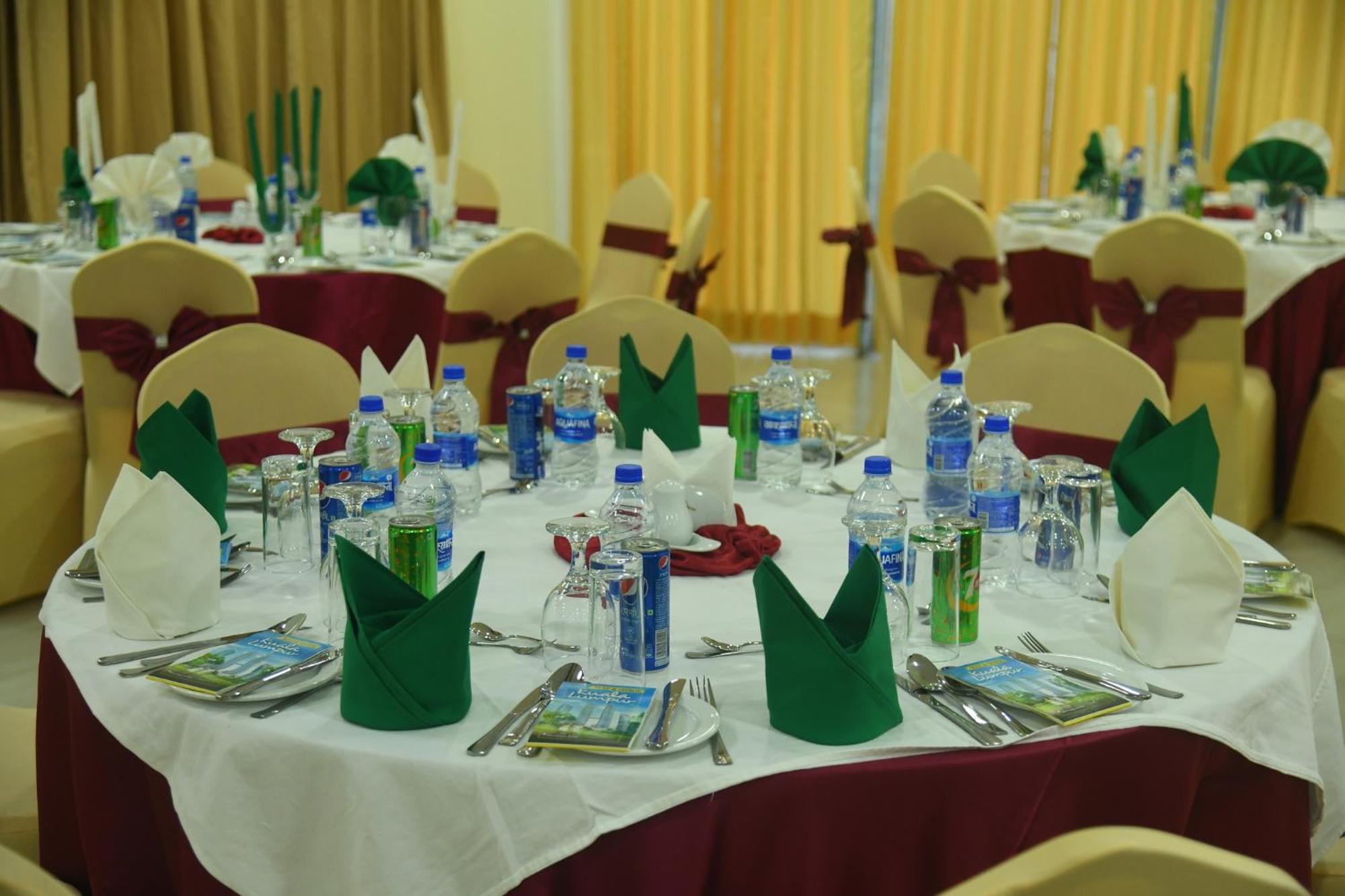 Hotel Crystal Rose - Sylhet Buitenkant foto